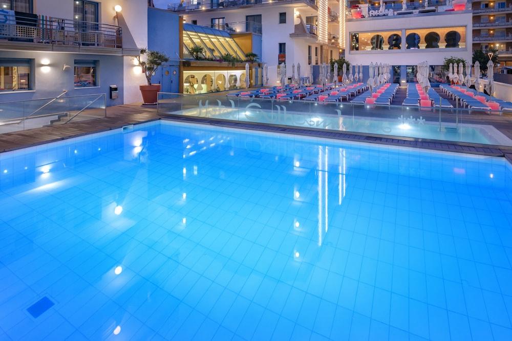 Hotel Alhambra Santa Susanna Exterior photo